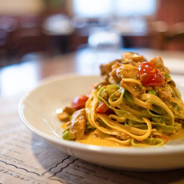 Tagliatelle funghi e pomodorini