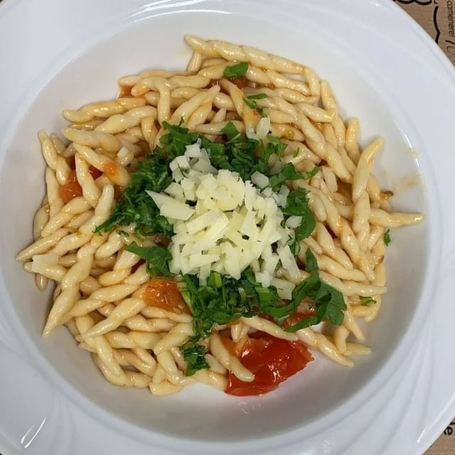Strigoli  pomodoro rucola e grana