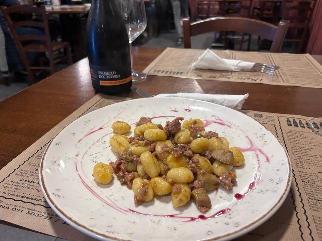 Gnocchi salsiccia e funghi